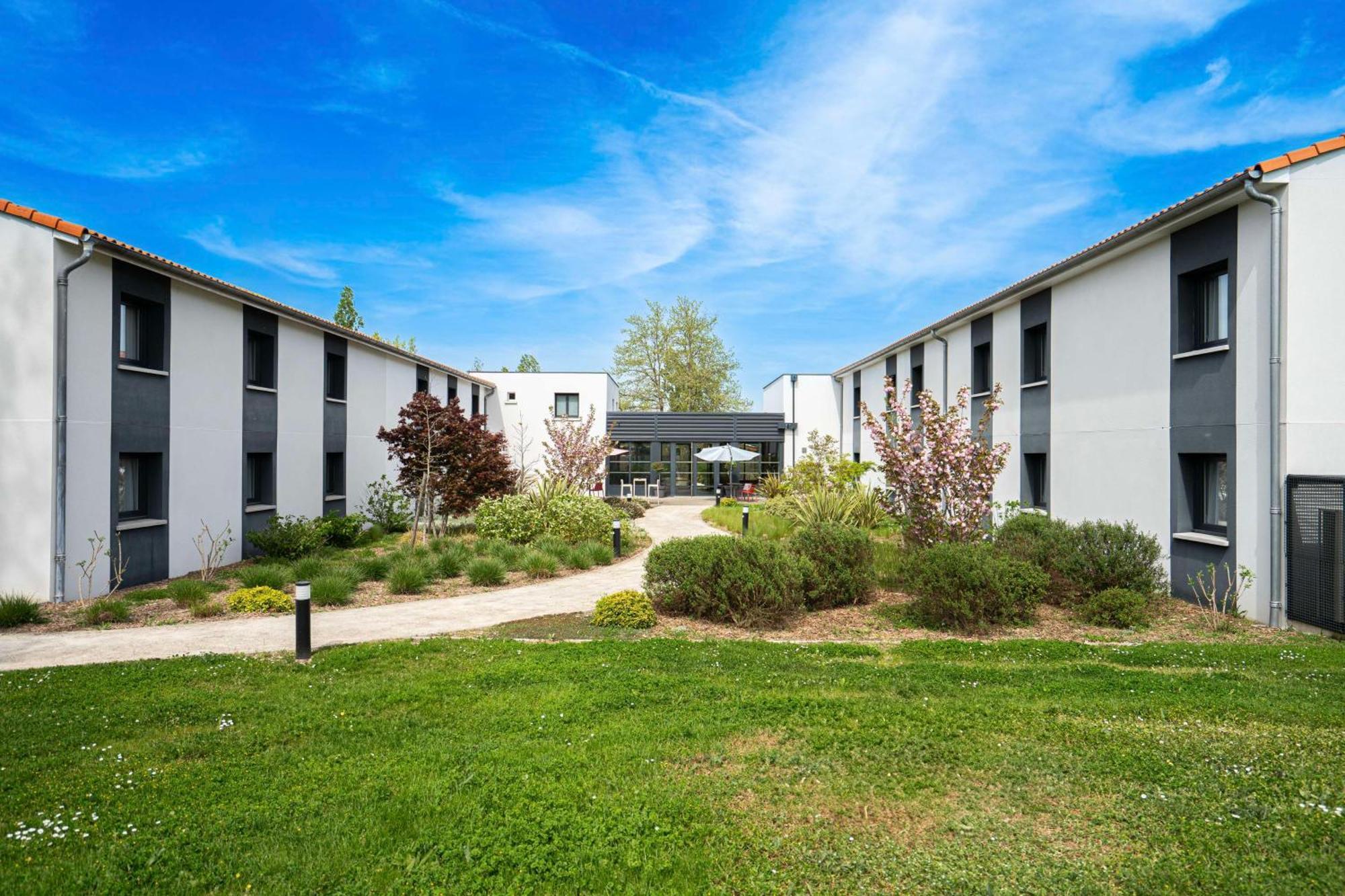 Sure Hotel By Best Western Les Portes De Montauban Esterno foto